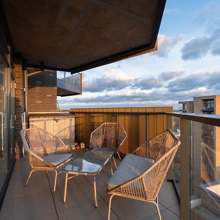 Апартаменты Sunset Retreat: Steps From Heathrow/Twickenham Хаунслоу Экстерьер фото