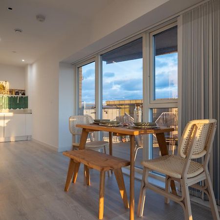 Апартаменты Sunset Retreat: Steps From Heathrow/Twickenham Хаунслоу Экстерьер фото