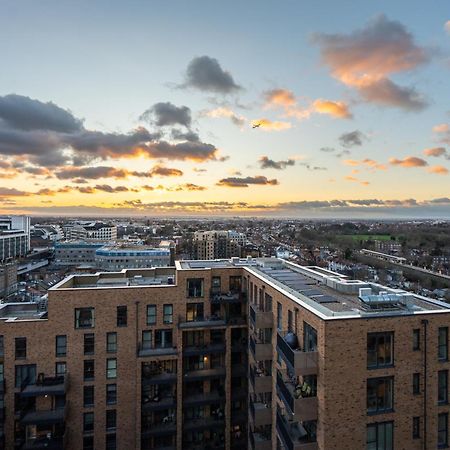 Апартаменты Sunset Retreat: Steps From Heathrow/Twickenham Хаунслоу Экстерьер фото