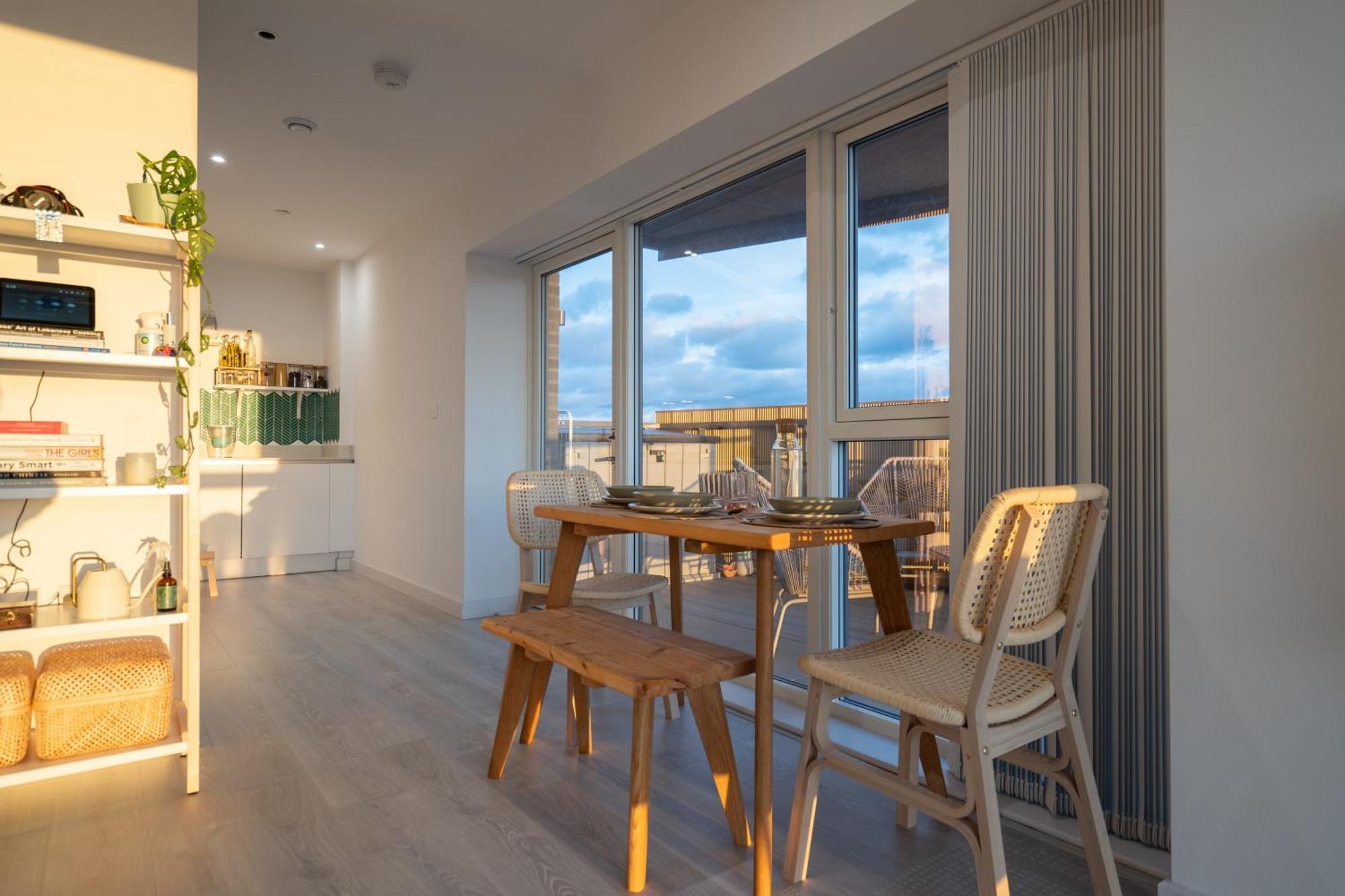 Апартаменты Sunset Retreat: Steps From Heathrow/Twickenham Хаунслоу Экстерьер фото