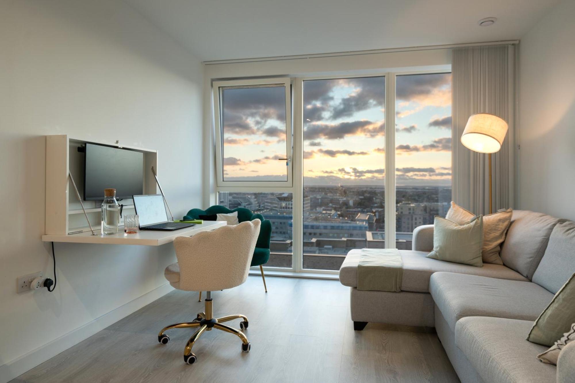 Апартаменты Sunset Retreat: Steps From Heathrow/Twickenham Хаунслоу Экстерьер фото
