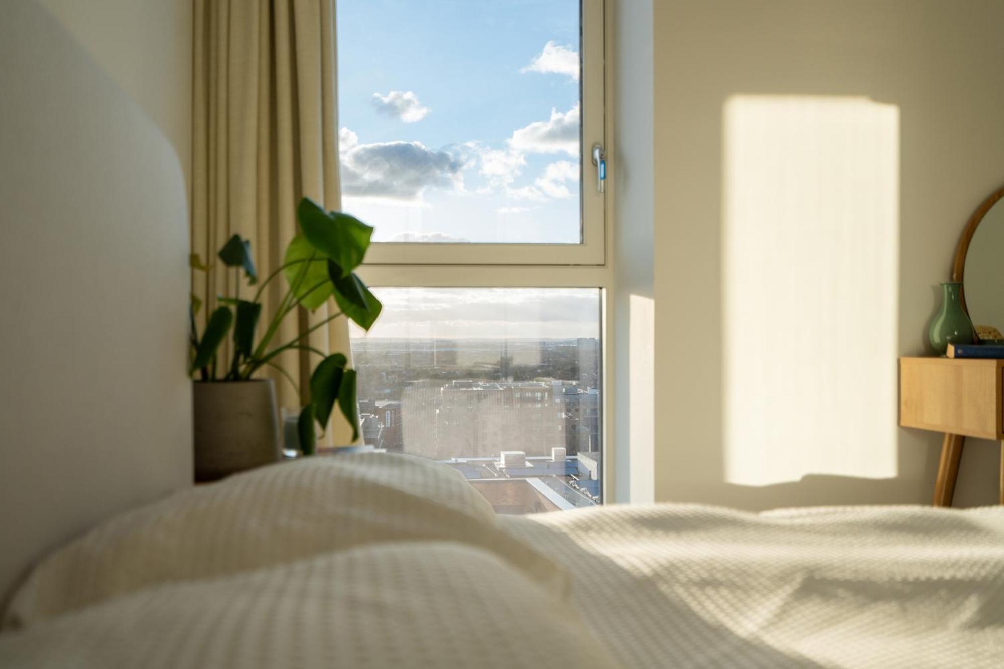 Апартаменты Sunset Retreat: Steps From Heathrow/Twickenham Хаунслоу Экстерьер фото